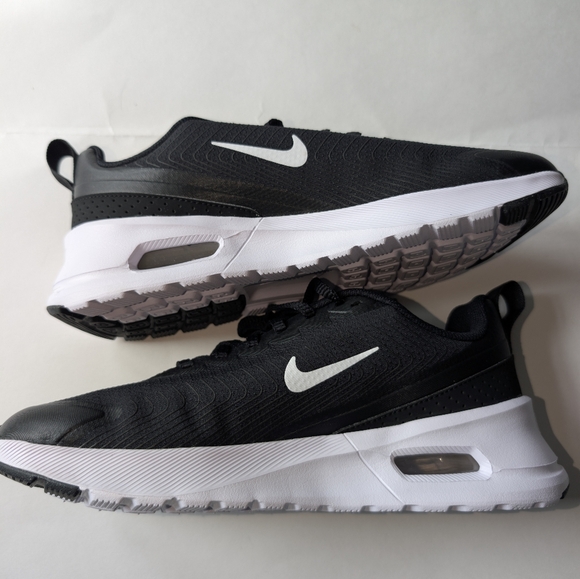 Nike Air Max Nuaxis Sneakers New Black White Women's 9 - Picture 3 of 8